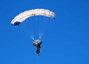 开云下载-史诗级逆转！勇士团队力量撕裂凯尔特人，詹姆斯的救赎之路震撼人心