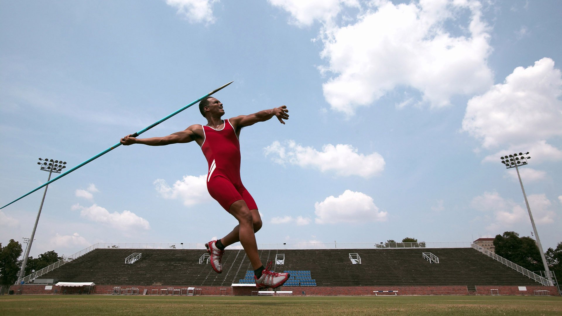 足球版童话再临！丹麦完胜那不勒斯，拉什福德梦剧场外再造惊艳篇章