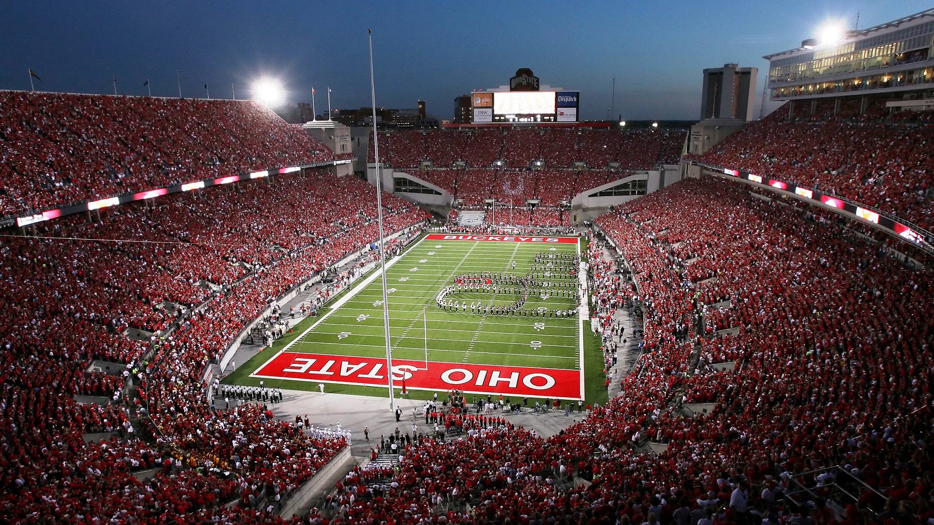 神锋破冰！莱万独扛全队前行，绝杀背后是足球最残酷的美学